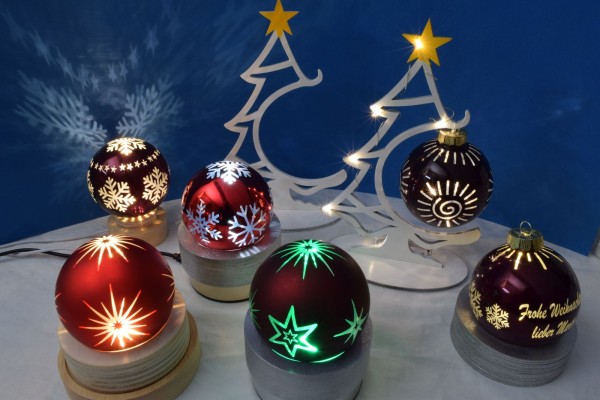 Beleuchtete Weihnachtskugel, Motiv und Farbe wählbar